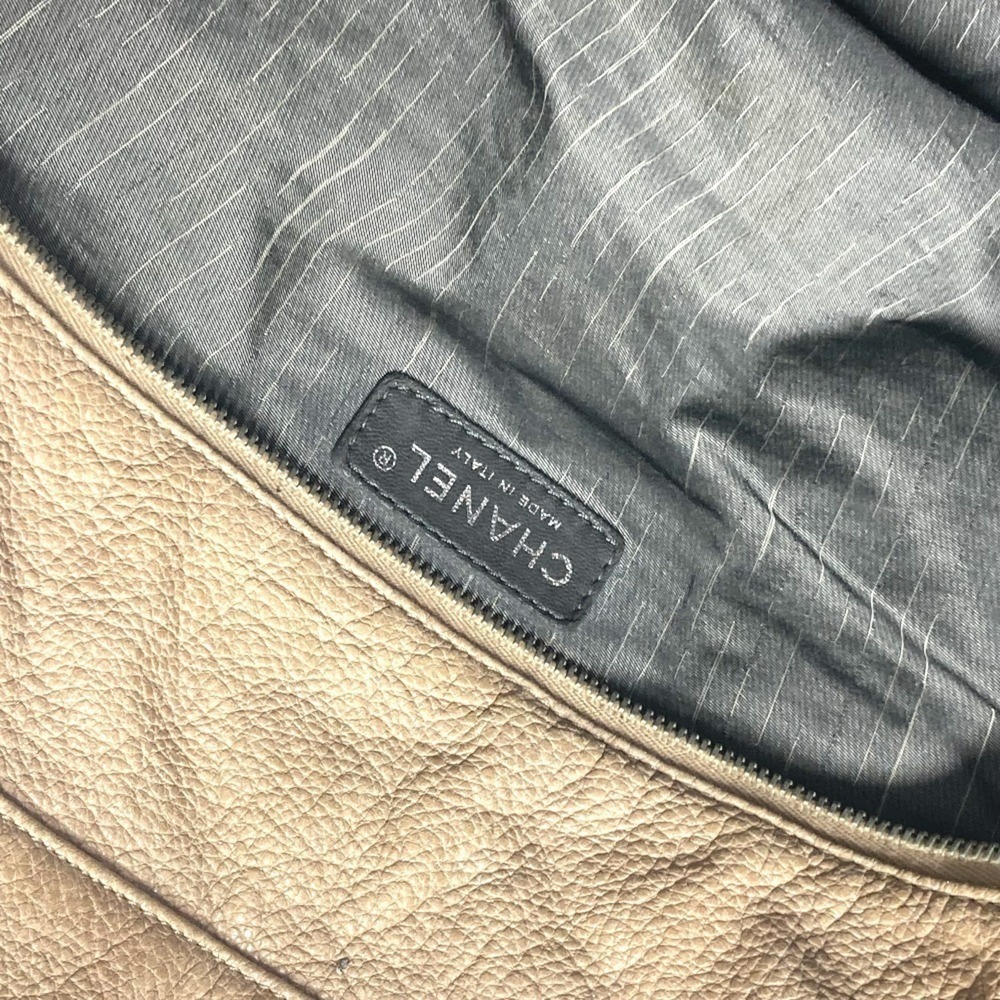 CHANEL Cream Leather Shoulder Bag - Picture 14 of 15
